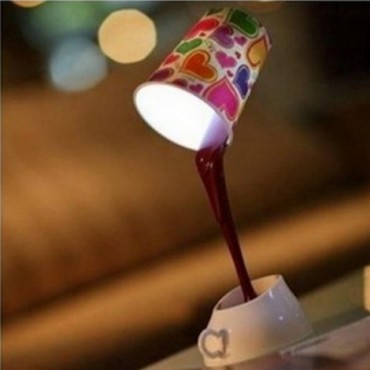 Dökülen Kahve Masa Lambası