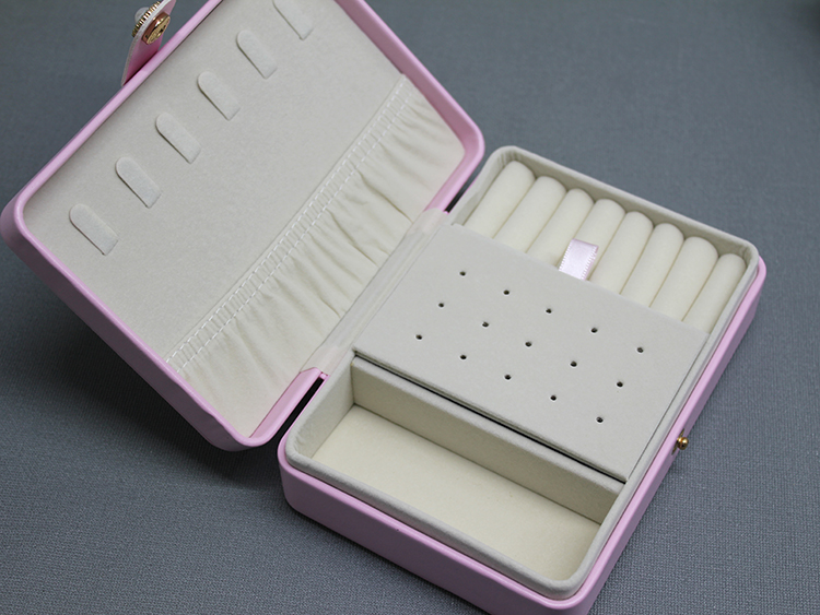 16x11 cm Deri Kaplamalı Makyaj Ve Takı Kutusu