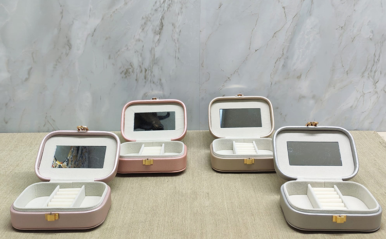 15x15 cm Makyaj Ve Takı Kutusu 