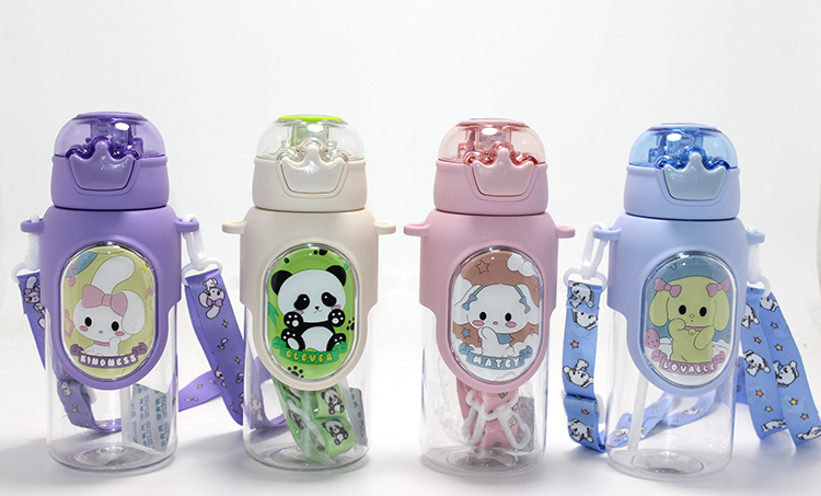 Sevimli 3D Desenli Su Matarası (BPA İçermez)