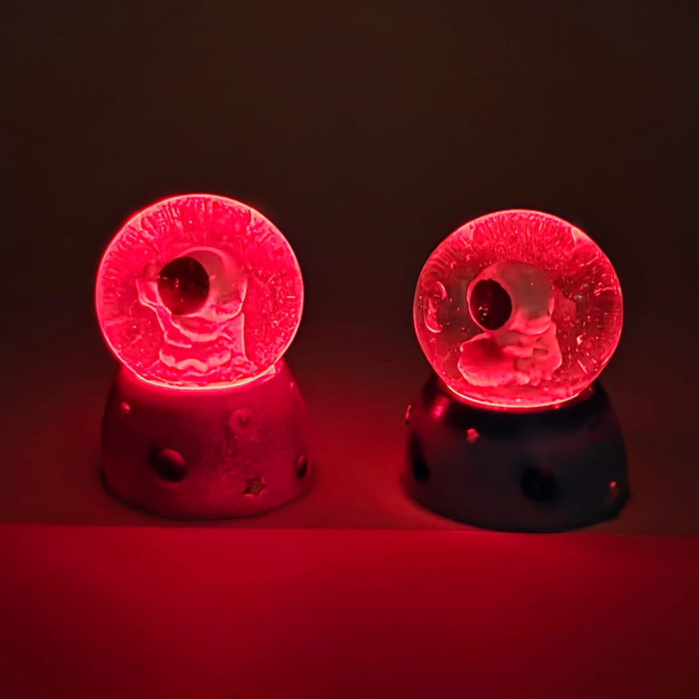 Mini Boy Sevimli Astronot Tasarımlı Işıklı Kar Küresi - 3