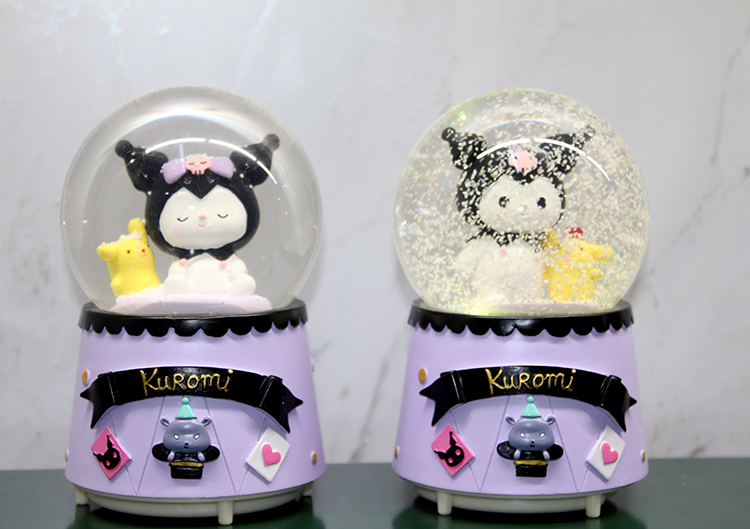 Kuromi İçi Dönmeli Püskürtmeli Işıklı Müzikli Kar Küresi Büyük Boy - Model 2