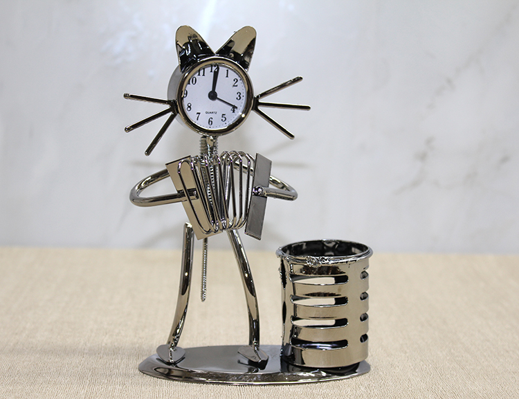 Metal Akordiyon Çalan Müzisyen Kedi Saat Ve Kalemlik 