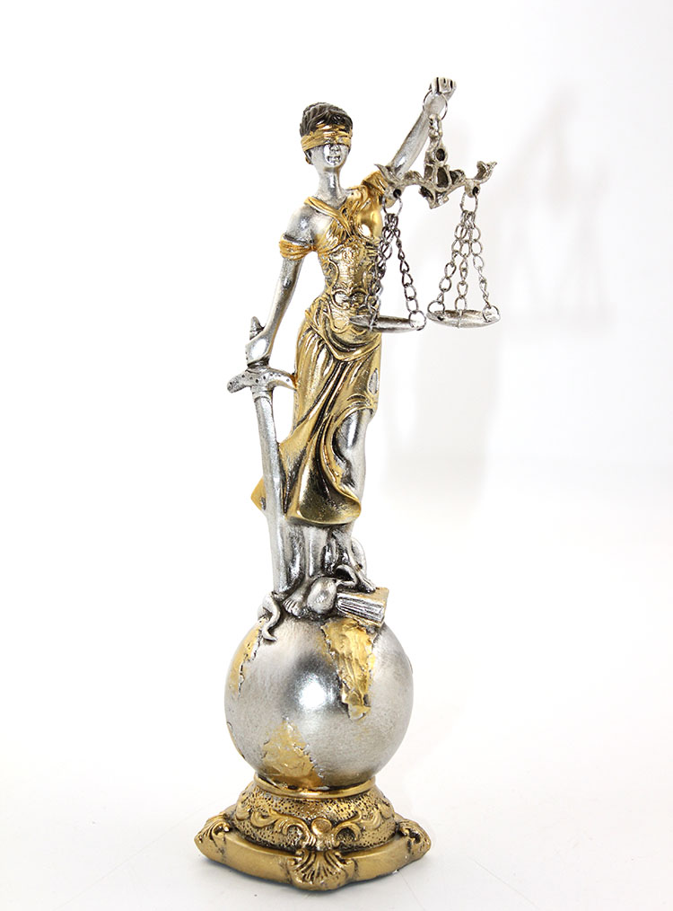 Polyester Adalet Figürü