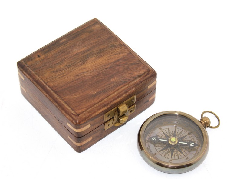 Ahşap Kutulu Pirinç Pusula Model 1