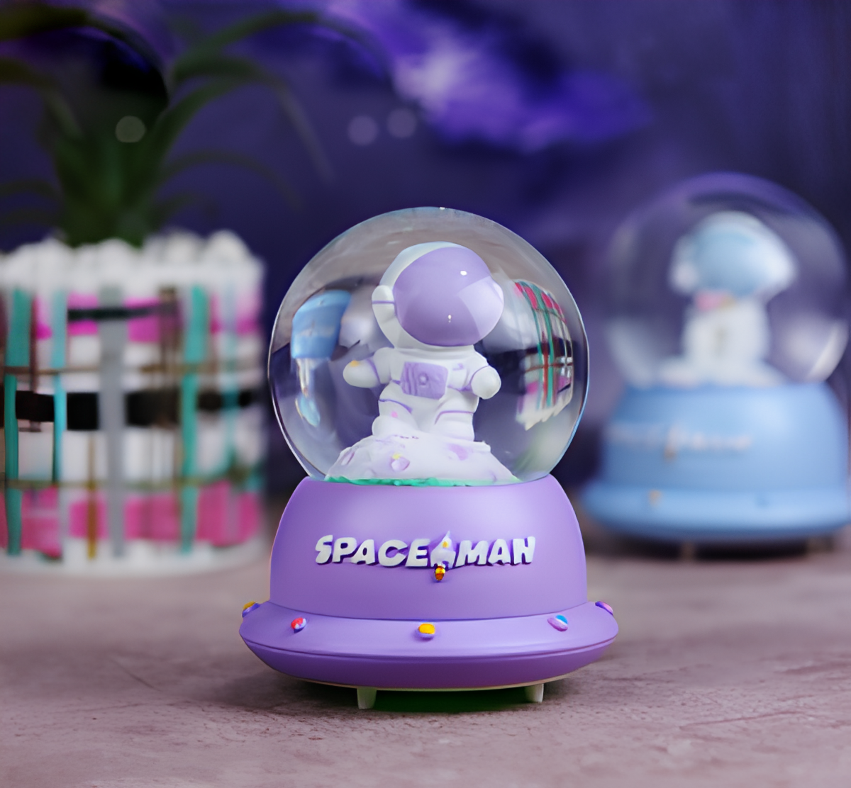 Minik Astronot Işıklı Kar Küresi