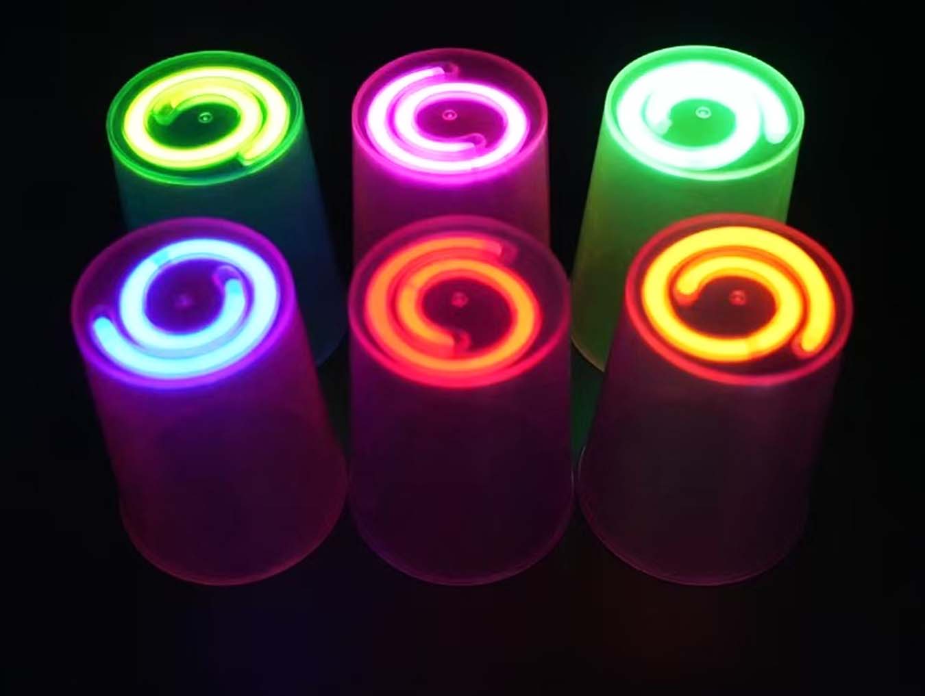 Karanlıkta Yanan Mega Glow Bardaklar 8 Adet - 2