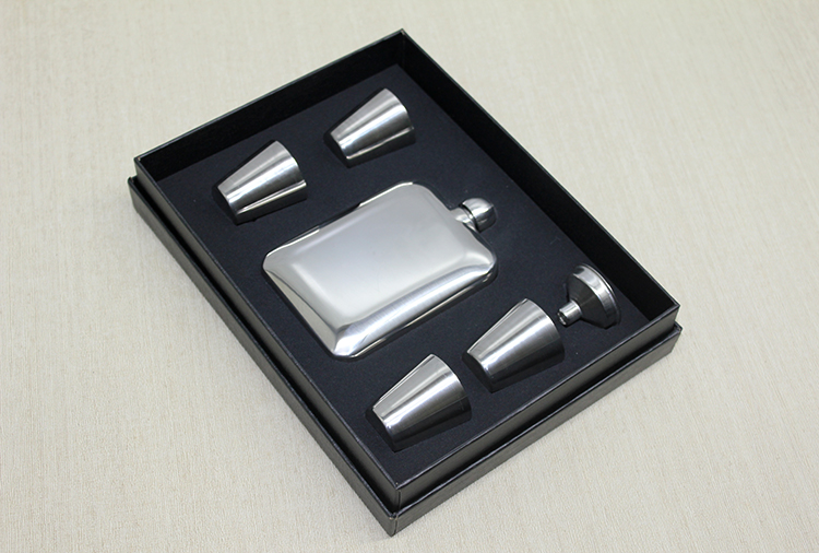 4 Shot Bardaklı Matara Seti Çelik